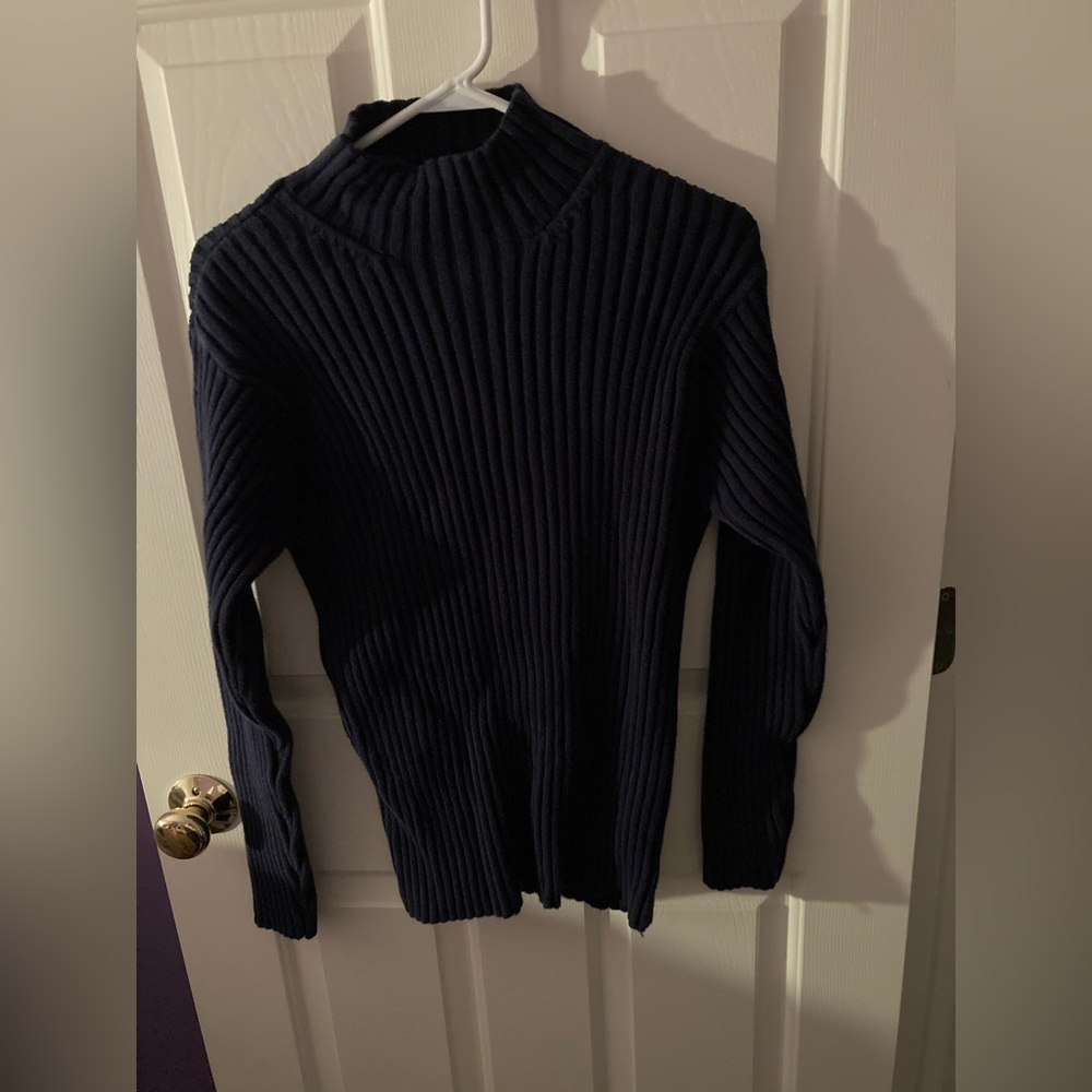Men’s Colorado mock turtleneck sweater. Size M